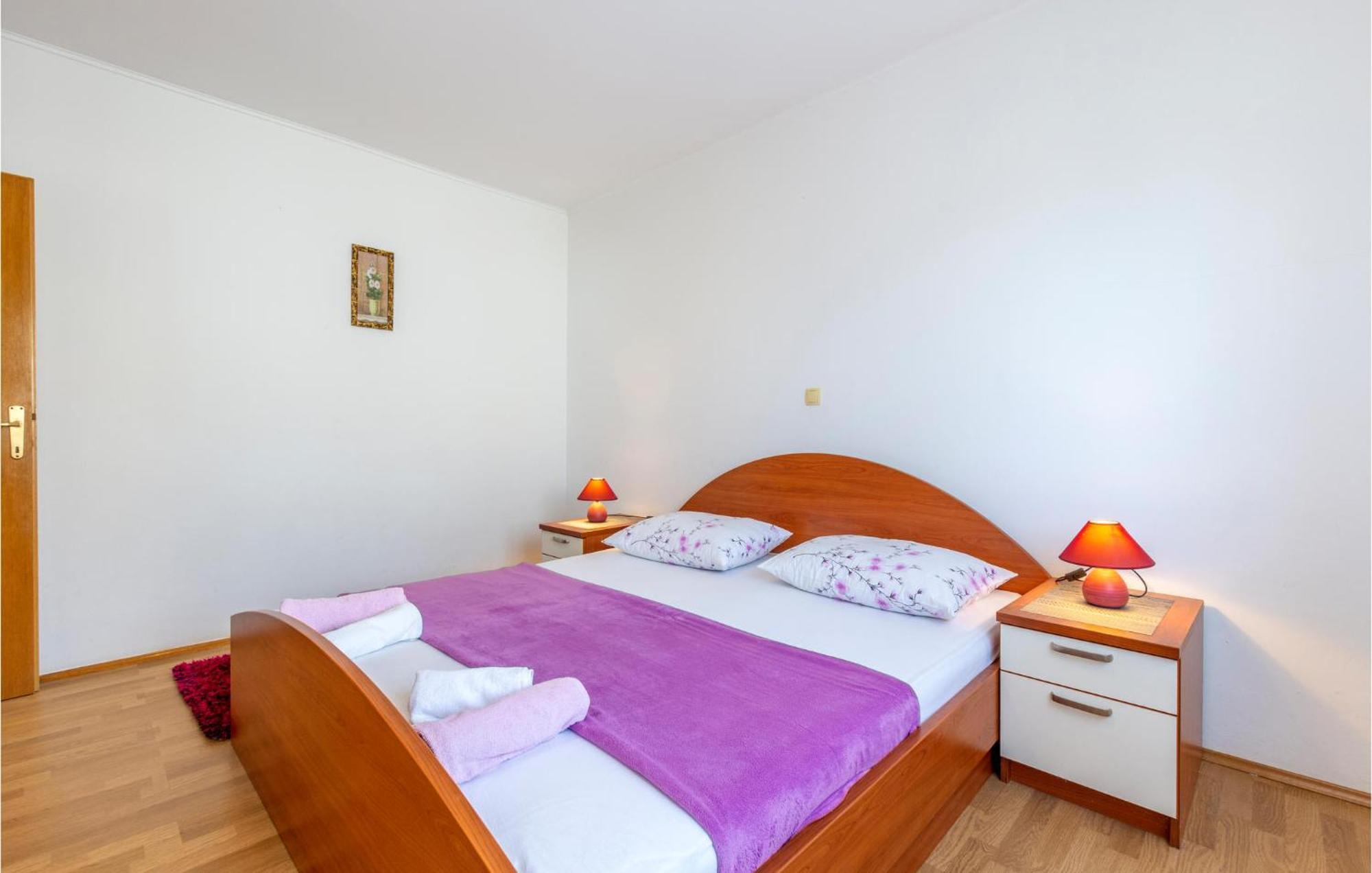 1 Bedroom Beautiful Apartment In Duće מראה חיצוני תמונה